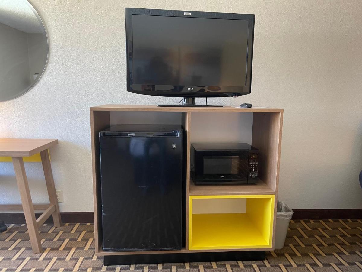 Days Inn By Wyndham Fayetteville-South/I-95 Exit 49 Екстериор снимка